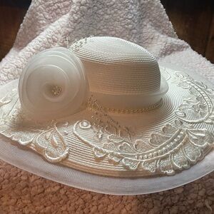 Chic Ivory Women's Hat with Floral Design